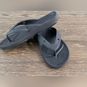 Crocs Comfort Flip Flops. Black. Size M/W 9/7
